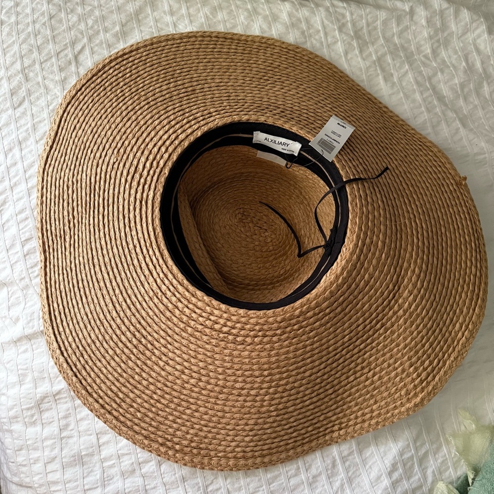 Aritzia Auxiliary Sun Straw Hat - Picture 4 of 5